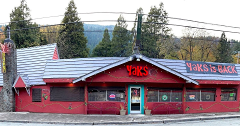 The Largest Sticky Buns In Northern California Require Two Hands At Yaks On The 5