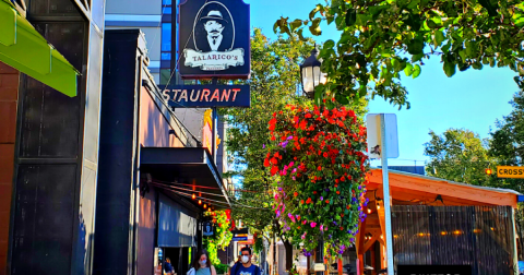 The Largest Pizza In Washington Requires Backup To Finish At Talarico's Restaurant