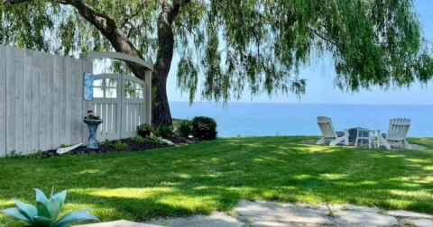 7 Waterfront Retreats Near Cleveland That Are Perfect For Warm Weather Adventures