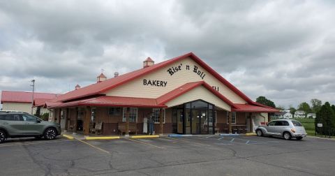 You'll Never Look At Donuts The Same Way After Trying Rise'n Roll Bakery In Indiana