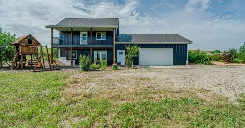 Escape To The Countryside When You Stay At This Rural Airbnb In North Dakota