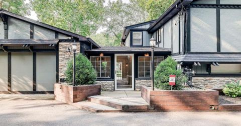 The Magnificent Riverfront Airbnb In Indiana That Is Perfect For A Spring Retreat