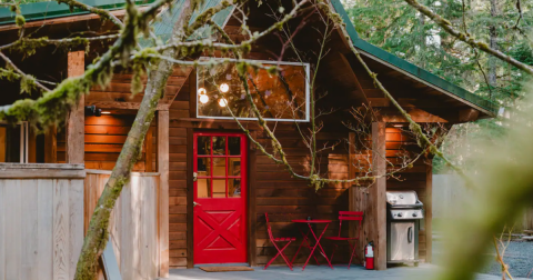 The Secluded Cabin In Washington Is Just Mintues From Mount Rainier National Park