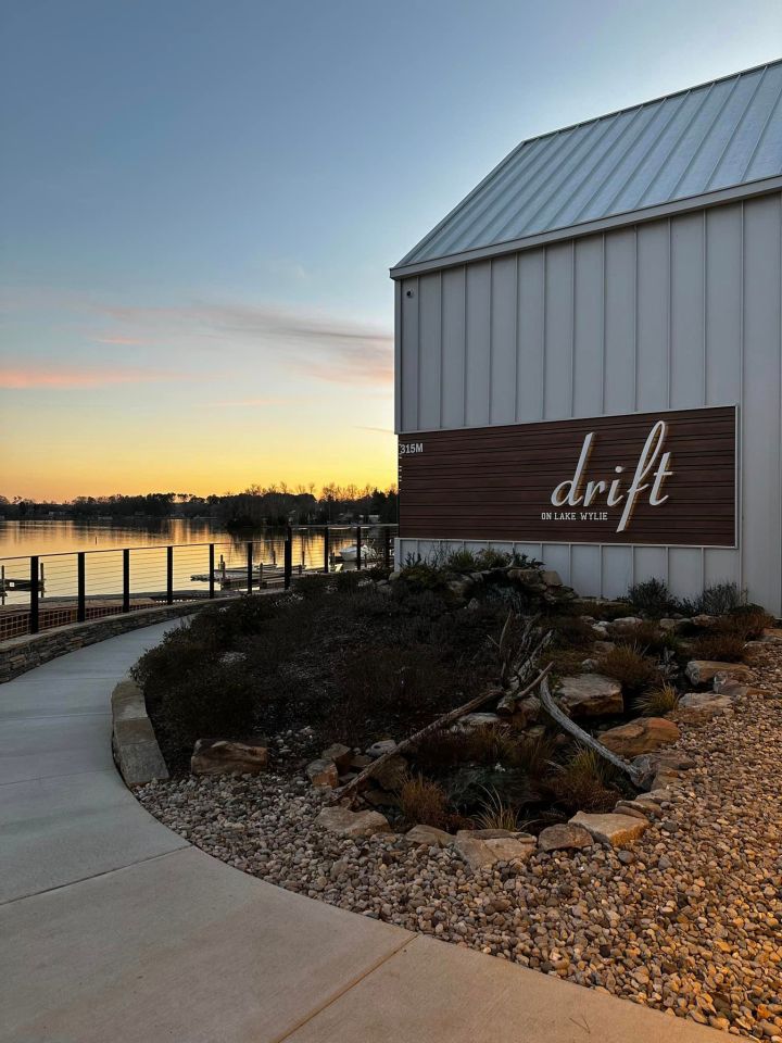 peaceful waterfront restaurant in North Carolina