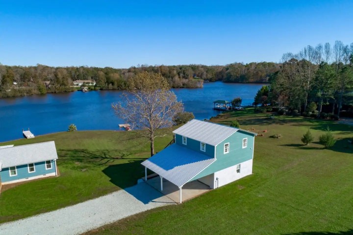 Waterfront retreats in North Carolina